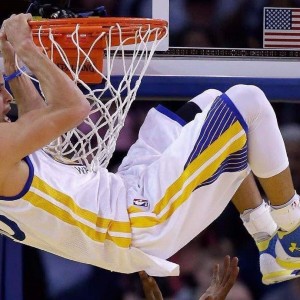 开云官方-泰山今日表现抢眼，拜仁整场无解？赛后一幕令人动容，教练亲自拥抱，致敬不屈精神，泰山勇战拜仁，教练拥抱致敬不屈精神