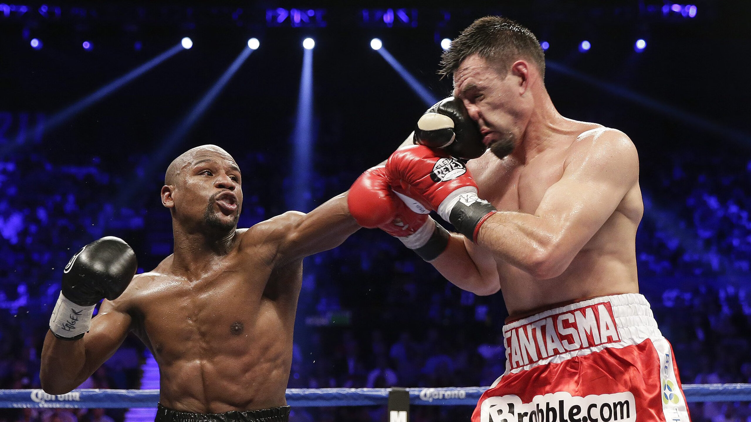 VAR再成主角？曼联争议点球淘汰巴萨引发技术与人性的博弈，VAR争议下的足球之辩，技术判罚如何重塑比赛与人性的较量